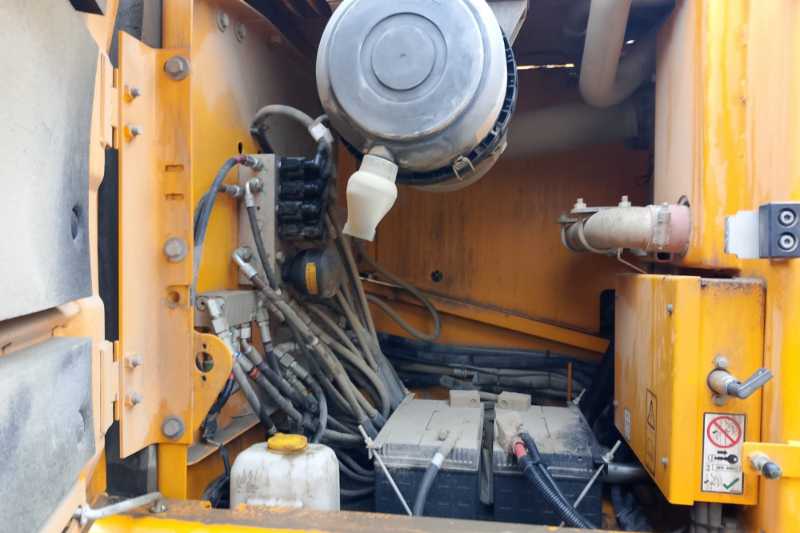 OmecoHub - Immagine JCB JS235HD